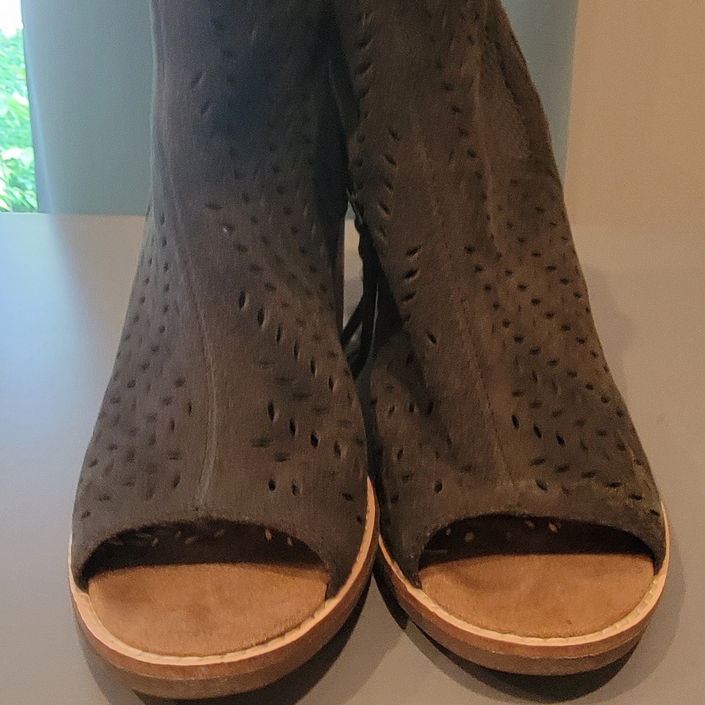Toms Open Toe Green Zip Up Booties Size 7½